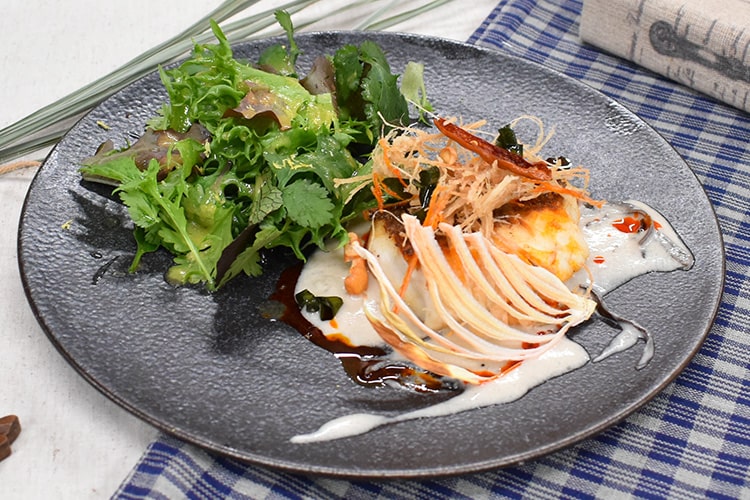 魚と野菜を使ったタイ料理